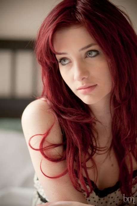 beyaz tenli kızıl saçlı kocaman ela gözlü kız uludağ sözlük
