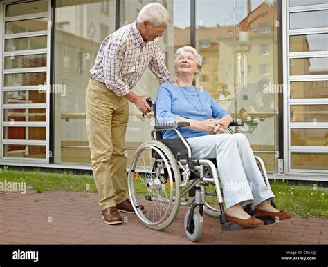 roll chair fotos und bildmaterial  hoher aufloesung alamy