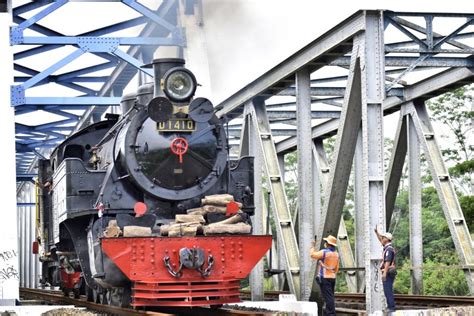lokomotif uap kuno berusia seabad siap jadi kereta wisata  solo