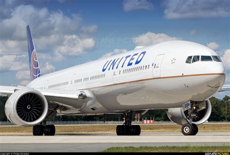 united airlines boeing  er  frankfurt photo id  airplane picturesnet
