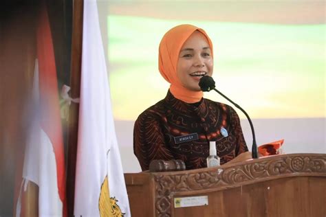 Profil Dan Biodata Istri Ganjar Pranowo Siti Atikoh Lengkap Dengan