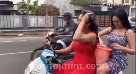 Viral Video Perempuan Cantik Dan Seksi Mandi Di Atas Motor Hebohkan