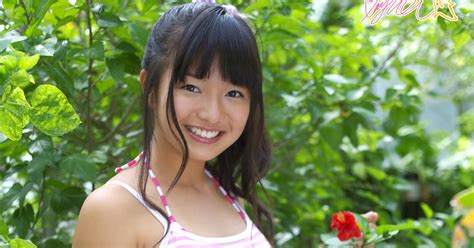 mayumi yamanaka japanese cute idol sexy short jeans fashion photo shoot whit pink top part 1