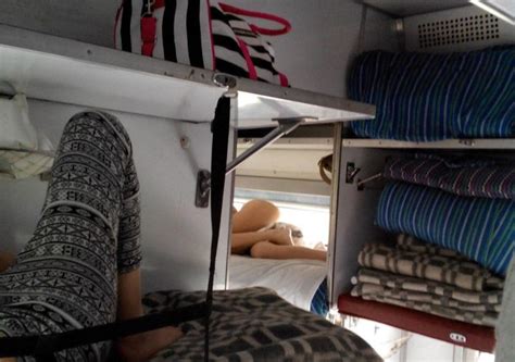 【画像】ロシアの電車内で爆睡してる女の子たちの身体エロすぎだろ・・・ ポッカキット