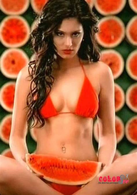 25 Huma Qureshi Bikini And Hot Temperature Soaring Images