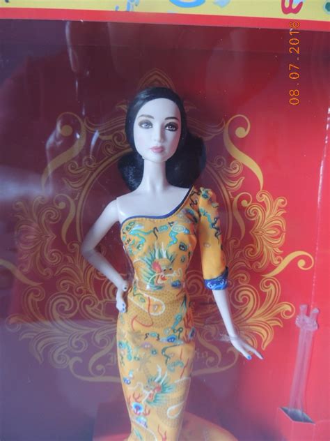 Barbie Fan Bingbing Collector Editon 2013 Mattel Novo R 399 60