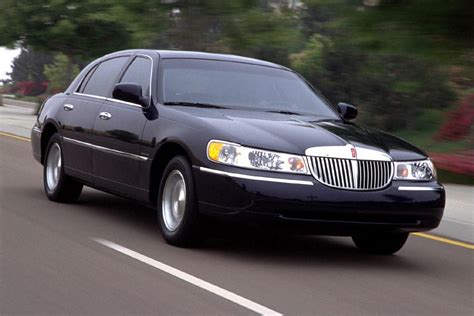 lincoln town car specs price mpg reviews carscom