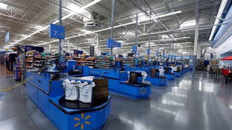 walmart employees   required  wear face coverings