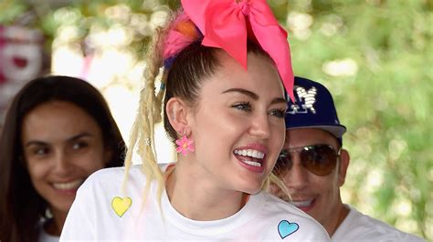 Miley Cyrus S Halloween Costume Is Straight Out Of A Disney Movie