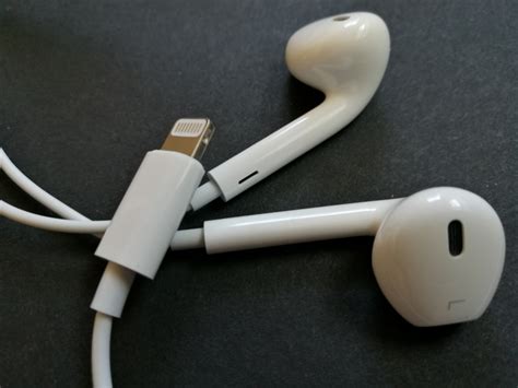 apple earpods  lightning   lightning connector based audio headphone gtrusted