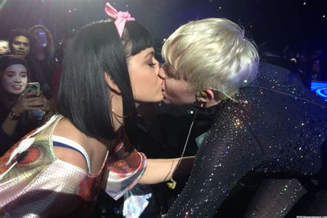 Archivo Miley Cyrus Kissing Katy Perry Copy