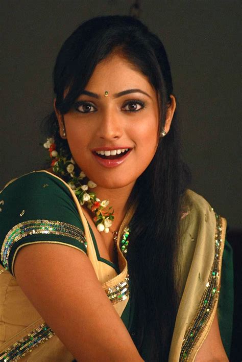 sun shines tamil actress hari priya saree stills