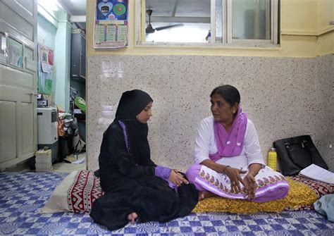 shagufta sayyd left listens to khawtoon shiekh an activist with the indian muslim women s