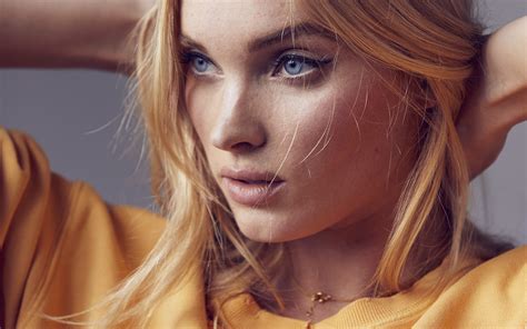 hp52 elsa hosk yellow model girl wallpaper