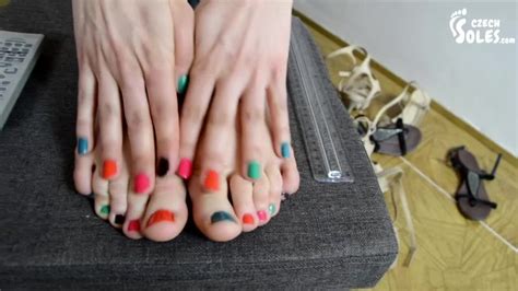Charming Girlfriend Exposes Her Yummy Feet And Colorful