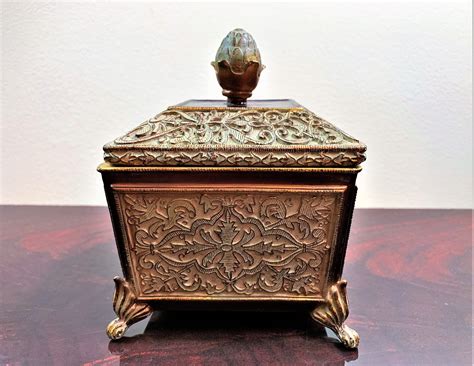 vintage gorgeous trinket jewelry box nicely crafted accented