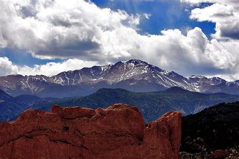 pikes peak sees  record number  visitors