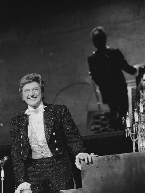 liberace music biography streaming radio and discography allmusic