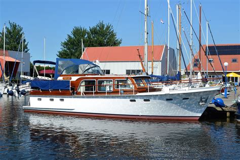 super van craft 12 60 1974 motor yacht superyacht