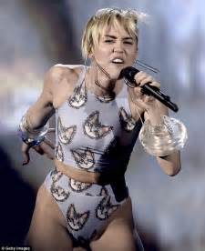 Amas 2013 After Turning 21 Miley Cyrus Wears Grown Up White Suit To