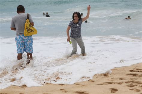 tourist sandy beach wave frolic dead tourist honolulu civil beat