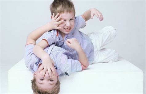 twin struggle      kids fighting twin babies twins