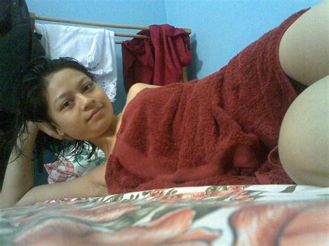 indonesian girl bald pussy flashing self photos leaked