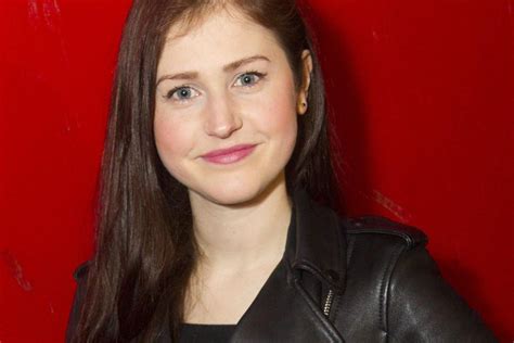 who is ria zmitrowicz three girls actress who plays amber bowen and e4