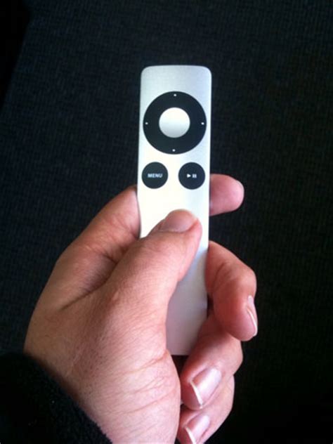 review apple aluminum remote control  iphone  ipod dock apple tv  itunes imore