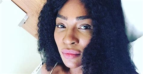 starrlab serena williams flashes cleavage in a series of