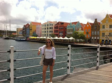 top  reasons  visit curacao  travel bite