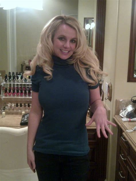 Britney Spears Engagement Ring Pop Star Flashes Bling In New Photo