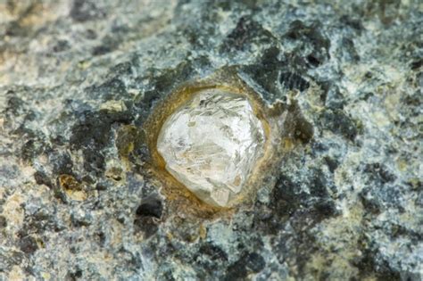 diamond shortage  hunt  kimberlite   high quality synthetics