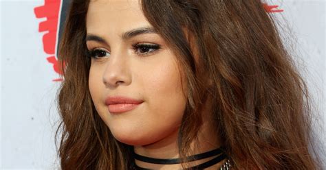 copy selena gomez s ‘gq makeup look because it s perfect for spring