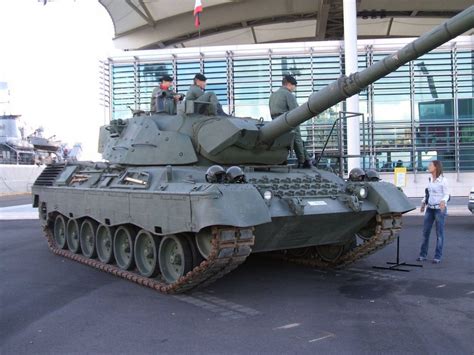 leopard  german tanks   armed forces  ukaine mezhamedia