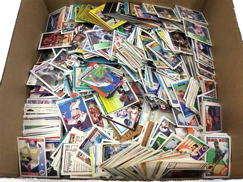 lot large collection  baseball trading cards
