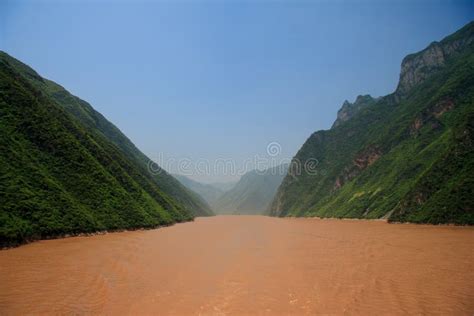 fiume  yangtze immagine stock immagine  marrone fango