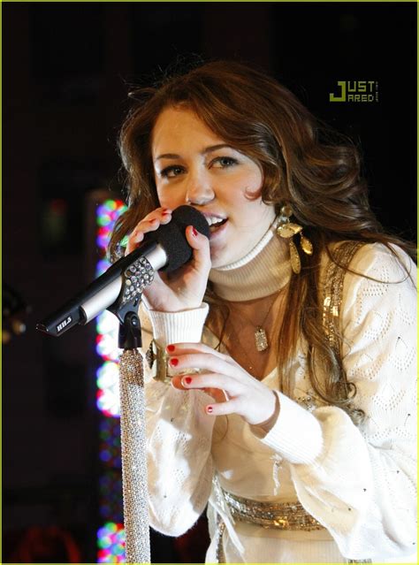 Miley Cyrus Rockin New Year S Eve Photo 827251 Joe Jonas Jonas
