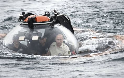 Vladimir Putin In A Submarine Looks Like James Bond Villain Metro News