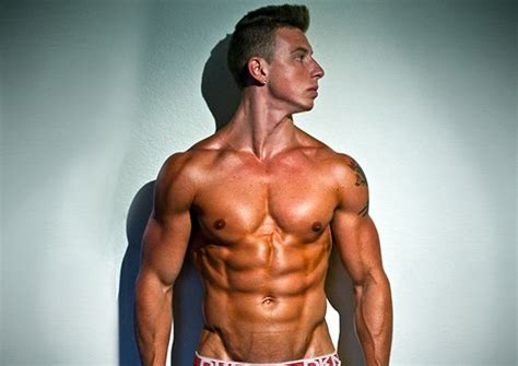 amateur bodybuilder of the week jay carved out a chiseled body