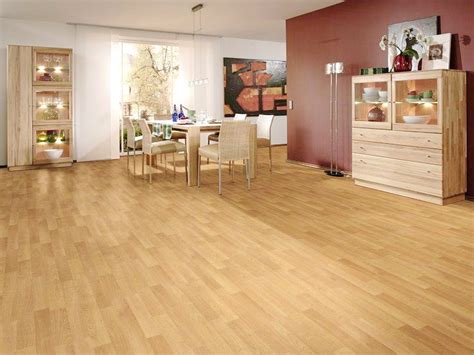 Il grigio è una tonalità neutra che, combinata con il beige,. Abbinare arredo e pareti con pavimento marrone scuro