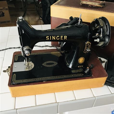 vintage singer sewing machine working  pedal  hard case