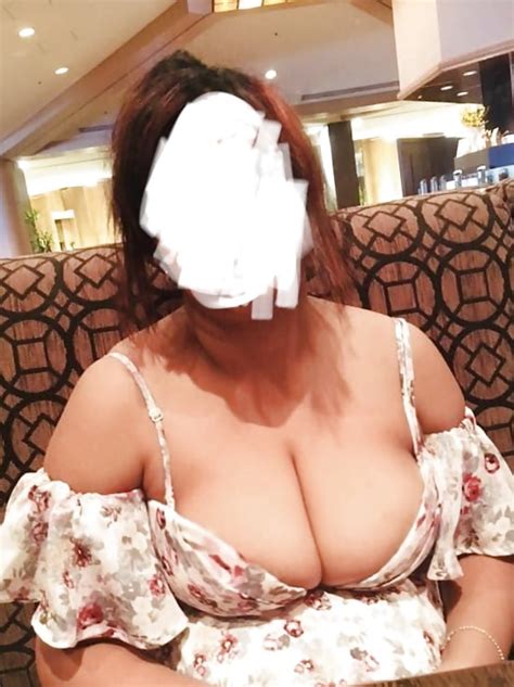 nri desi wife tease manager shows half boobs gets off food