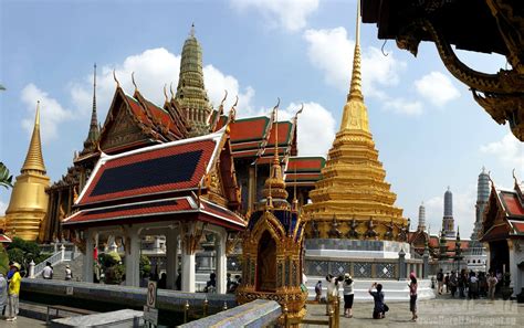 grand palace bangkok travellerelf