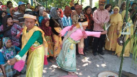 minta hujan suku kaili sulawesi tengah jalani ritual moraakeke bbc indonesia