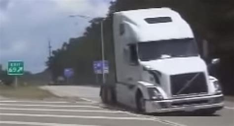 semi drives wrong   highway  pursuit  ohio carscoops
