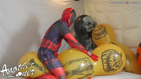 Balloon Doll Jumping On And Trying To Pop Halloween 2019 Ses 26 Vid