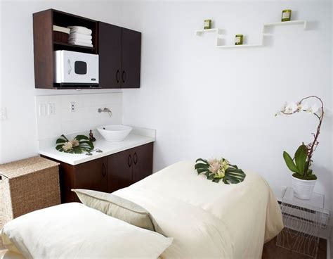 nice and white massage room decor massage therapy rooms spa room decor