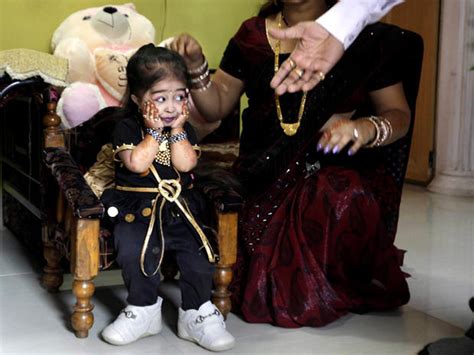 2 foot tall indian woman named world s shortest photo 1 pictures