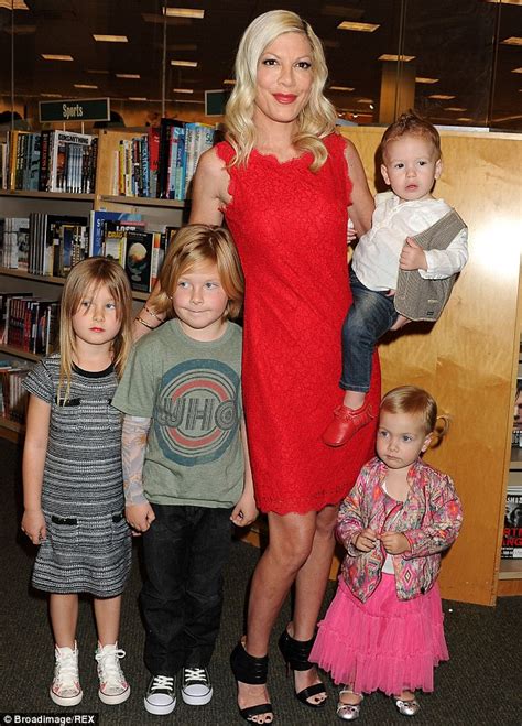 tori spelling opens up about husband dean mcdermott s cheating daily mail online